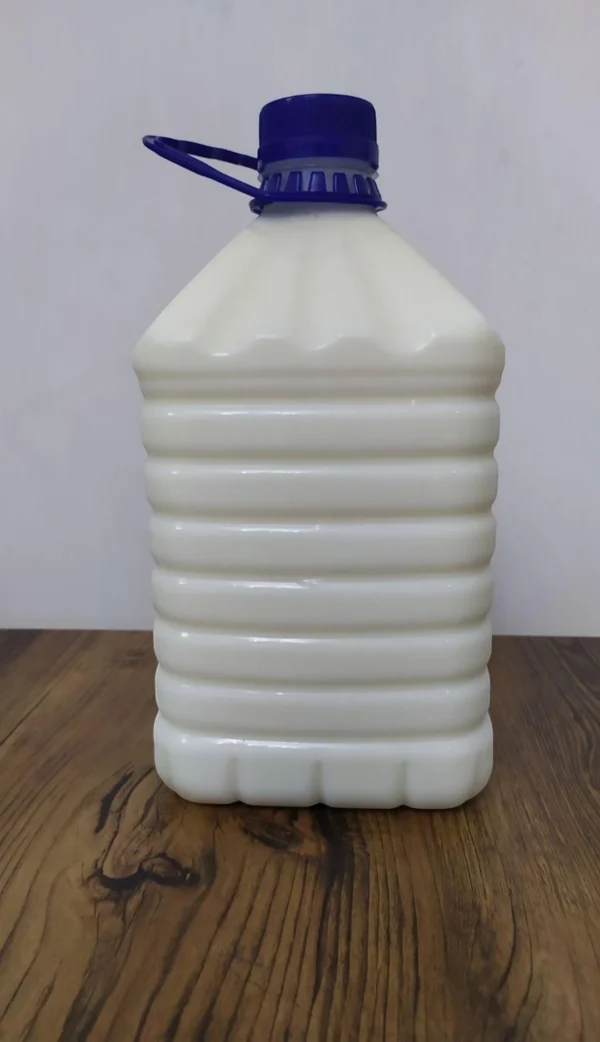 دوغ محلی با طعم سیر 4.5 لیتری - Image 2